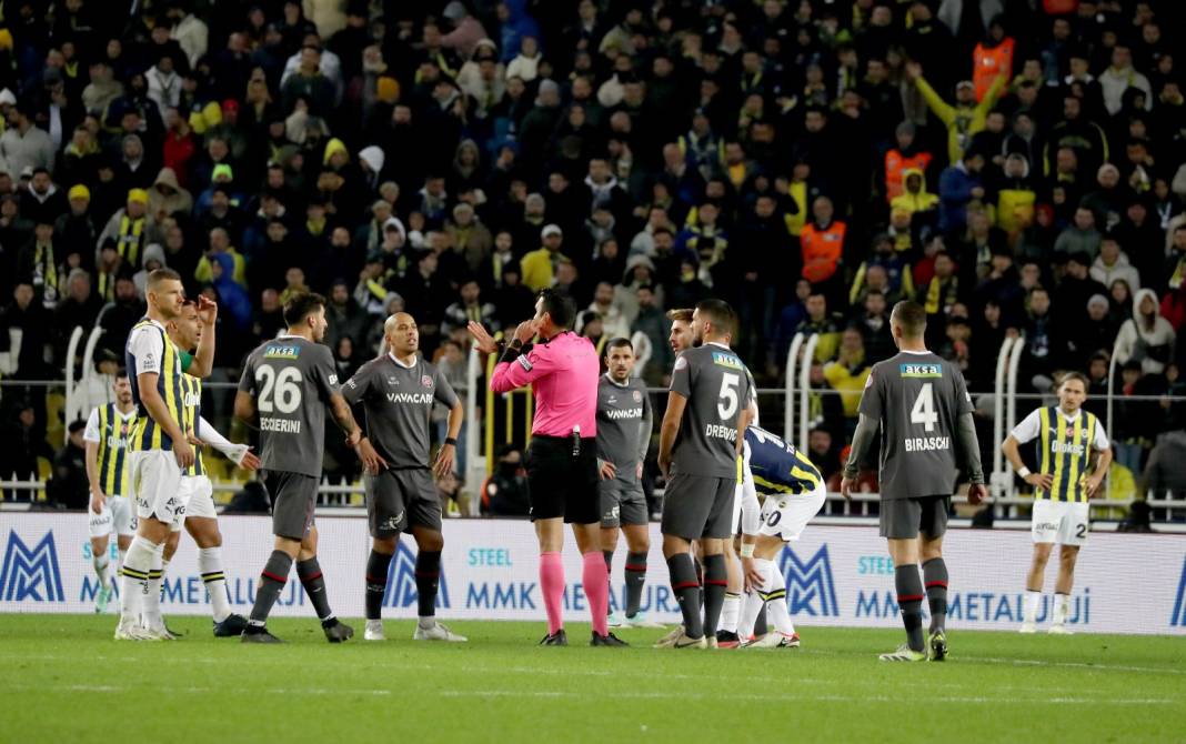 Fenerbahçe Fatih Karagümrük maçından çok özel fotoğraflar: Geri dönüş coşkusu tribünlere böyle yansıdı 56